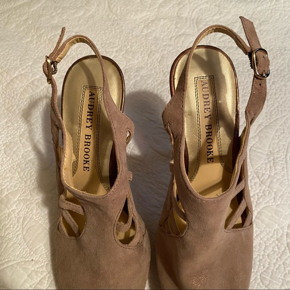 AUDREY BROOKE HEELS, Size 7 - Picture 9 of 13